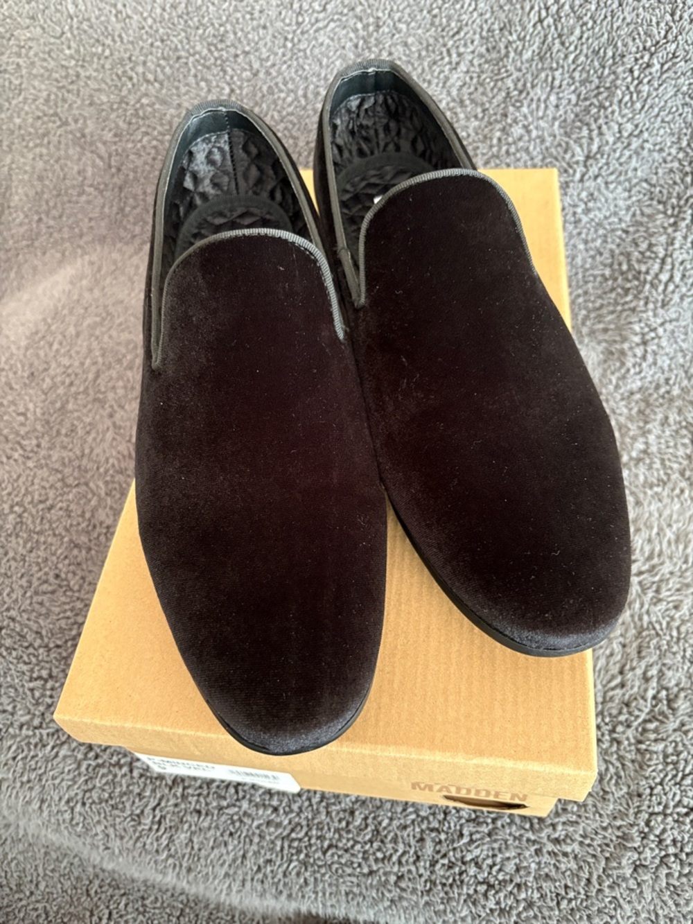 STEVE MADDEN Men’s Black Velvet Shoes